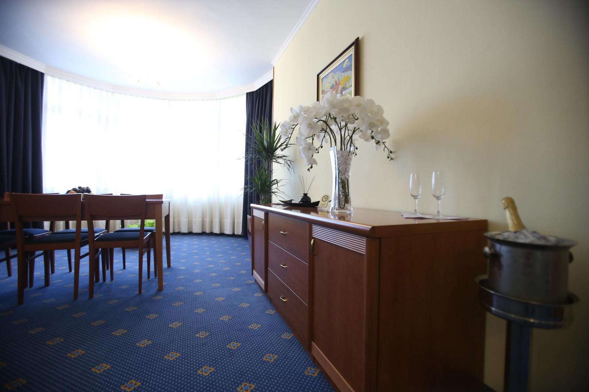 Hotel Continental Vorë Quarto foto