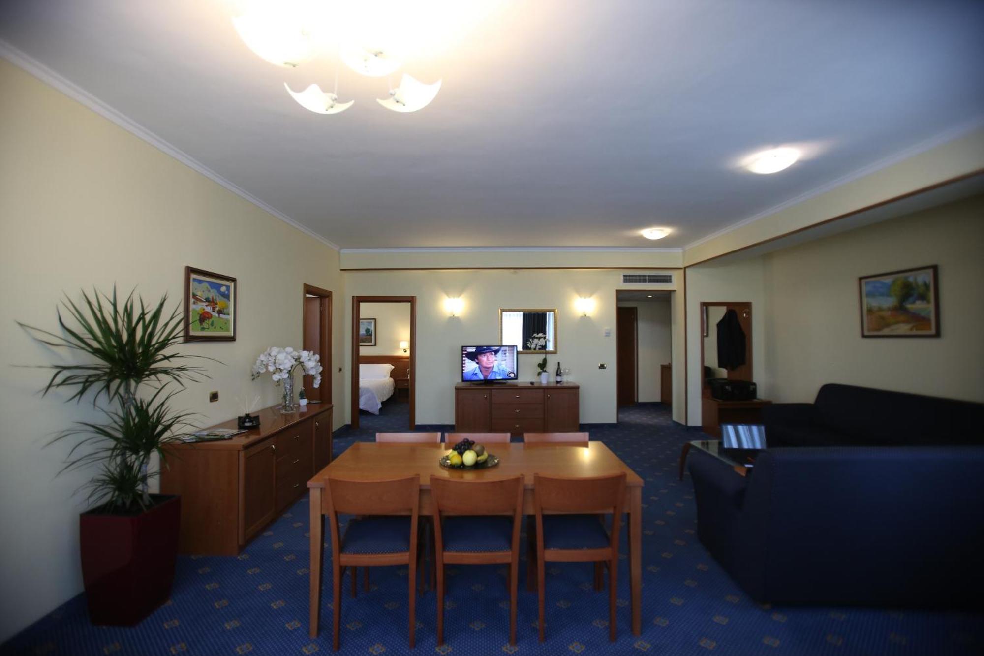 Hotel Continental Vorë Quarto foto