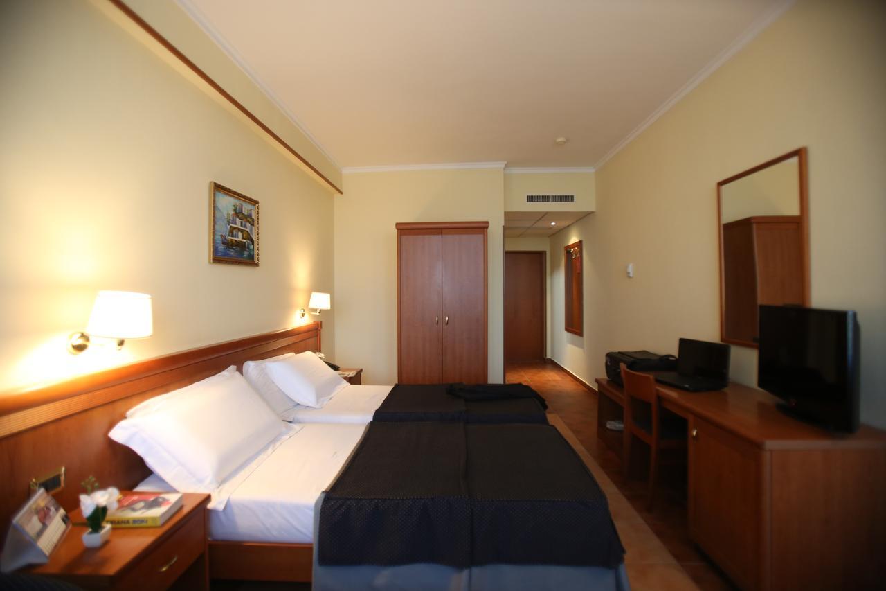 Hotel Continental Vorë Exterior foto